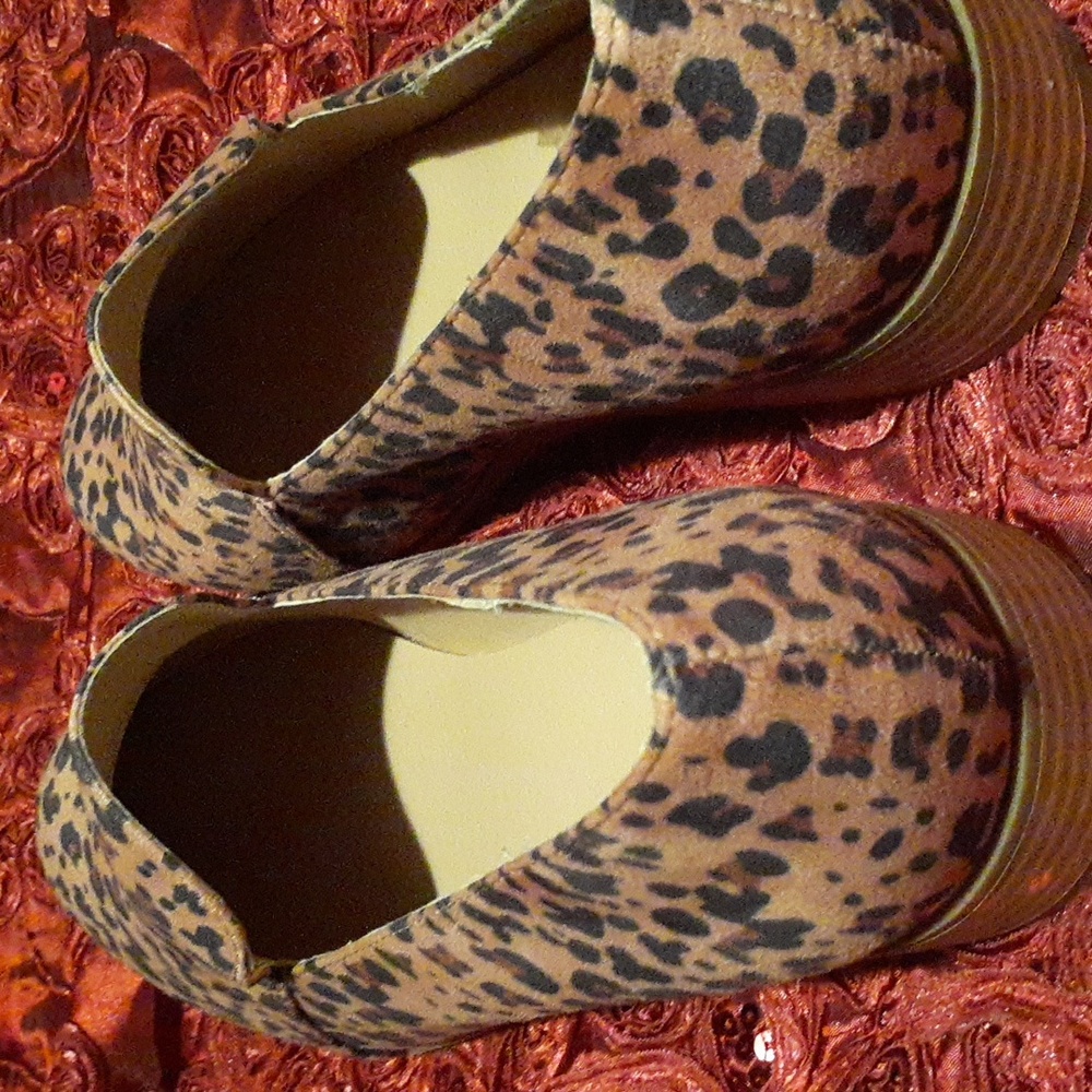 Shoes - Picture 3 of 8